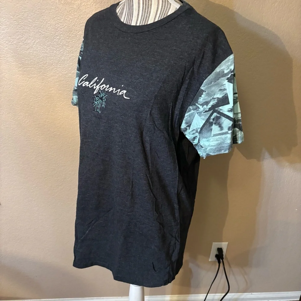 🇺🇸 California Graphic Tee Large Dark Grey Camouflage Short Sleeves WXYZ Cotton